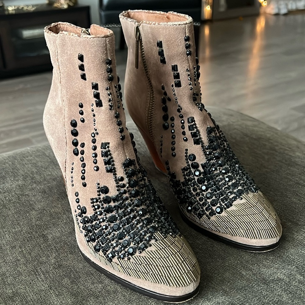 Donald J Pliner Swift Tan Beaded Bootie size 6.5 genuine leather suede